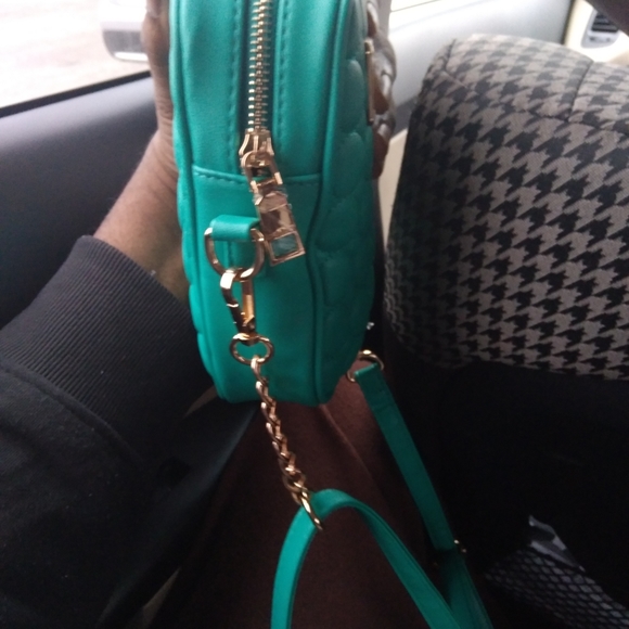 bebe Serafina Quilted Faux-Leather Teal Green / Gold Metal Xbody Bag Purse NWT! - Picture 11 of 12